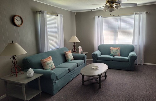 Lake Placid Apartment | DOWNTOWN LAKE PLACID FLORIDA MURAL TOUR APARTMENT - CLEAN AND NICE!