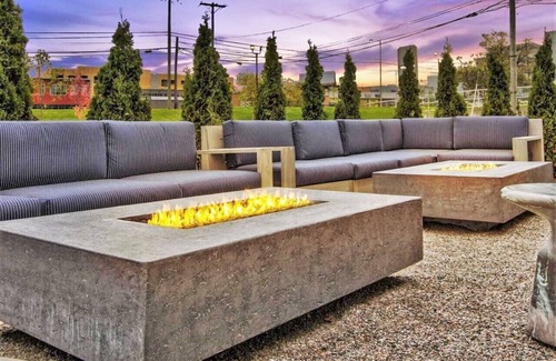 Lexington Hotel | Downtown Lexington Retreat, Relaxing Room w/Upscale Furnishings