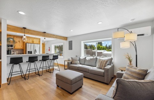 McCall House | Downtown Loft 205 - half block from lake, restaurants, and shopping