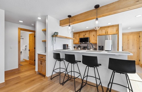McCall House | Downtown Loft 205 - half block from lake, restaurants, and shopping