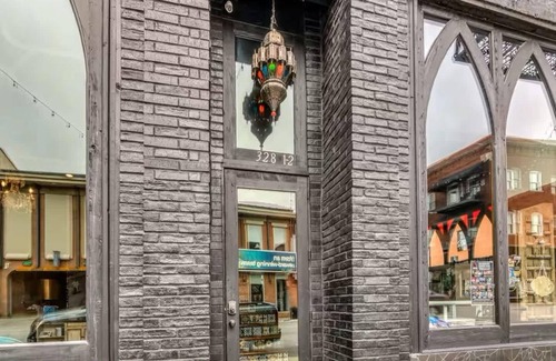 Springfield Apartment | Downtown Loft! Walk to Everything!