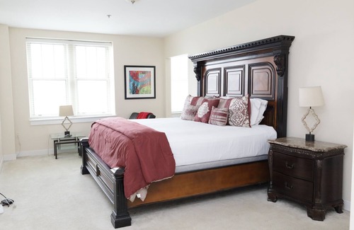 Downtown Detroit Apartment | DOWNTOWN LUXURY SPACE