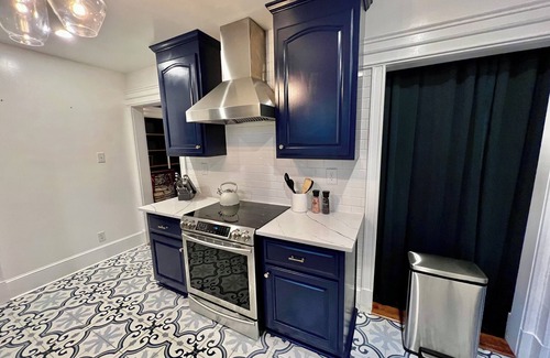 Macon House | Downtown Macon Cottage Walking Distance to Dining & Music Venues. 2 King Beds.
