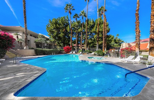 Racquet Club West Condo | DOWNTOWN Palm springs gated Hideaway!