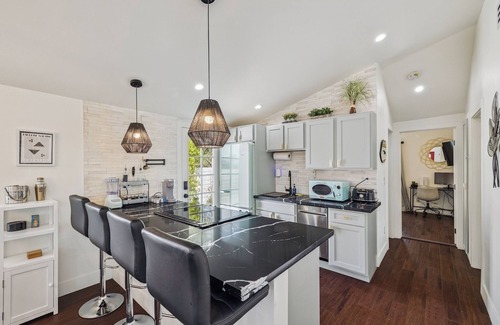 Garfield House | Downtown Phoenix Modern Retreat- 2 Homes in 1!