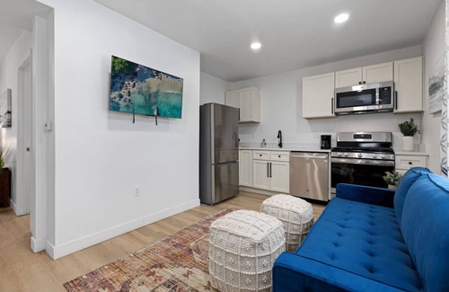 Columbus House | Downtown-Ready 3BR3BA | Modern, Spacious & Private