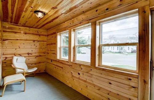 Eau Claire House | Downtown Retreat Near Mayo &UWEC
