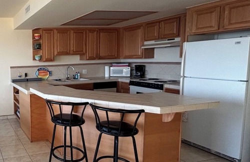 Centro Playas Condo | Downtown Rosarito Beach n Sand, 2 bedroom Condo, Directly on Beach Front