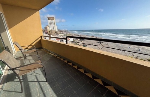 Centro Playas Condo | Downtown Rosarito Beach n Sand, 2 bedroom Condo, Directly on Beach Front