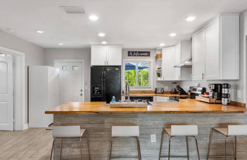 Central Sarasota House | Downtown Sarasota Bayview Bungalow. Ideal location to area wide attractions