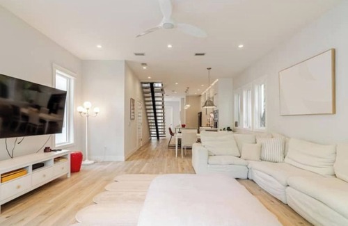 Central Sarasota House | Downtown Sarasota w/Saltwater Pool + Hot Tub