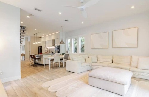 Central Sarasota House | Downtown Sarasota w/Saltwater Pool + Hot Tub