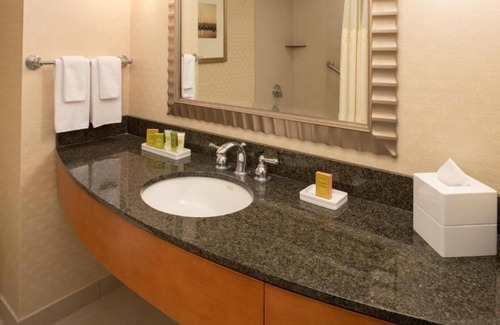 Downtown Vancouver House | Downtown stay next to park, near the river!