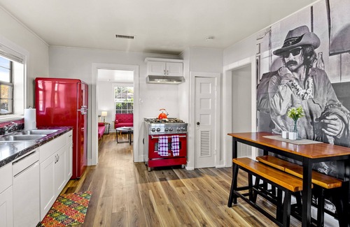 Coconino Estates House | Downtown Strawberry Bungalow w/AC, Fully Fenced Yard, W/D, 3 Smart 55" TVs
