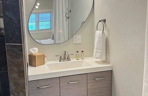Dahlonega Apartment | Downtown Suite-Walk to Eat-Easy Park-Smart TV-WIFI
