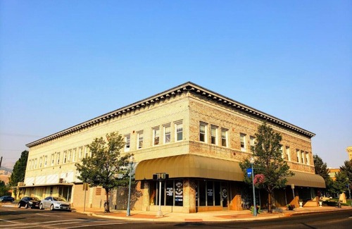 Old Town Pocatello Apartment | Downtown Tiny Treehouse, incredible view!