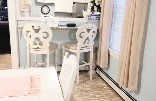 Sandusky House | DOWNTOWN VICTORIAN. WALK TO CP, FERRY BOATS, BARS & CAFES. SLEEPS 23, BOOK NOW!