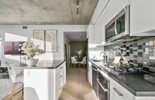 Beltline Apartment | Downtown Views | Gym | UG Park | Interior Designed