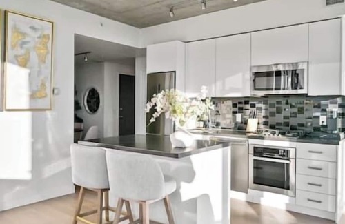 Beltline Apartment | Downtown Views | Gym | UG Park | Interior Designed