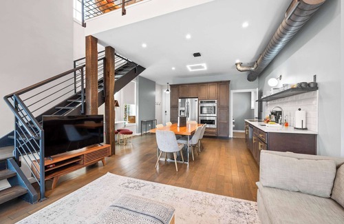 Licking Riverside Apartment | Downtown Views—Walk to Stadiums/Convention Center