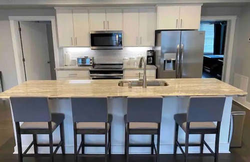 West Jefferson Apartment | Downtown West Jefferson 3 bedroom apartment walking distance to everything.