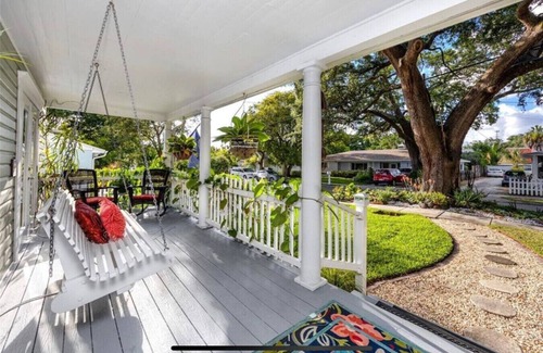 Downtown Dunedin House | Downtown whole house, Shannon Oak Manor sleep 10