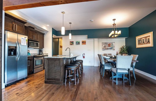 Revelstoke Apartment | Downunder Mountain Retreat