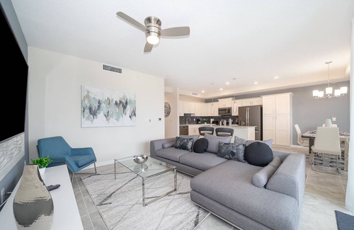 Historic Downtown Kissimmee Apartment | (DR206) Storey Lake Condo 2/2, Free Waterpark