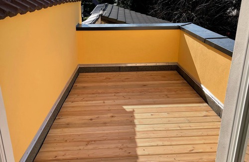 Königswinter Apartment | Drachenburg Castle and Drachenfels within walking distance
