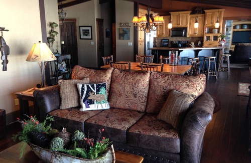 Legend Lake Cottage | Draft week only. Great 3 bedroom cottage on a lake 40 minutes from Lambeau!