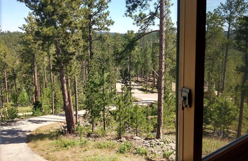 Benchmark Cabin | Dragon's Lair Large Deck and Mountaintop View.