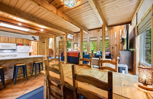 Gills Rock Cottage | Dragonfly Dell - Quiet, wooded retreat in Ellison Bay near Newport State Park