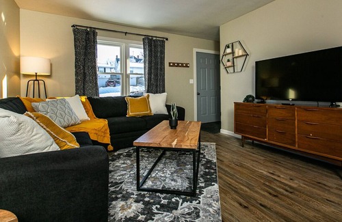 Downtown Dubuque House | Drake House Family: The Cooper