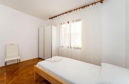 Zrce Apartment | Drazen Charming Three Bedroom Apartment