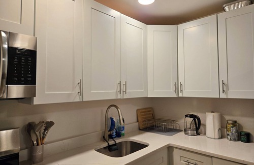 Middlesex House | Dream Comfort Ranch Central NJ NYC, Pet Friendly, Sleeps 8, Deck & Fenced Yard