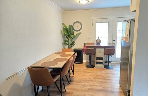 Middlesex House | Dream Comfort Ranch Central NJ NYC, Pet Friendly, Sleeps 8, Deck & Fenced Yard