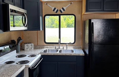 Byrdstown Boat Rental | Dream Cruzin, a 4 bedroom on Dale Hollow Lake