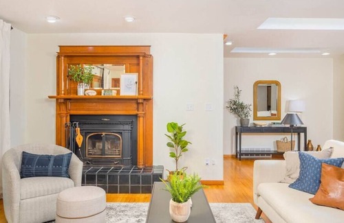 Ledgeview House | Dream Home on Dollar - Sleeps 10