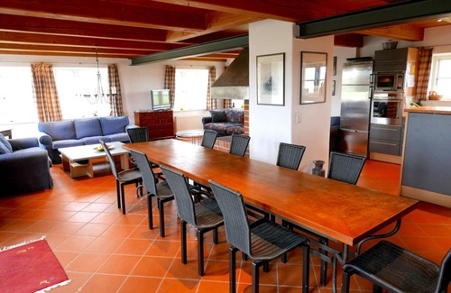 Poppenbull House | Dream house under thatch with fireplace, sauna, wellness room and lots of space