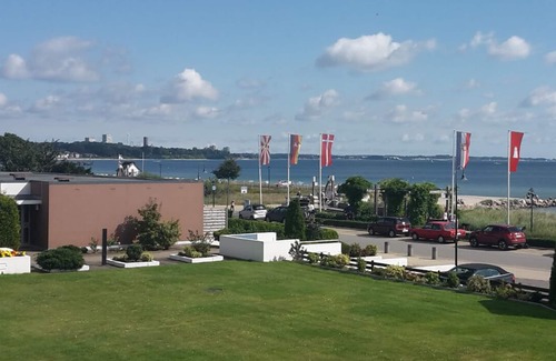 Haffkrug Apartment | Dream sea view apartment i. d. 1st row, underground parking, pool u. beach chair