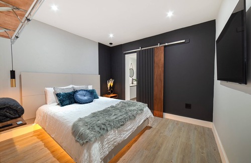 Ludlam Bed & Breakfast | dream space to relax in miami