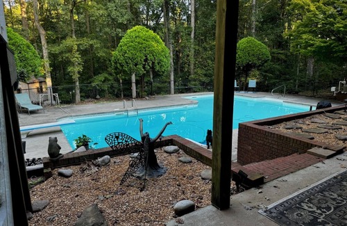 McDonough Apartment | DREAM TIME STUDIO in McDonough on Private Lake wPool, WiFi, AC,and fitness room