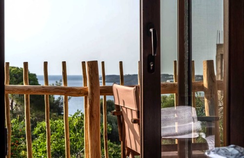 Kalathas Cabin | Dream Tree Suite with Jacuzzi | D PALM Premium Living