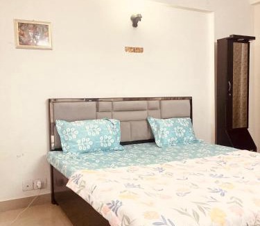 Noida Hotel | DreamCapture Homestays