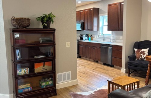 Custer House | Dreamcatcher Cottage New Home 2BR 2 Bath Garage Downtown Custer