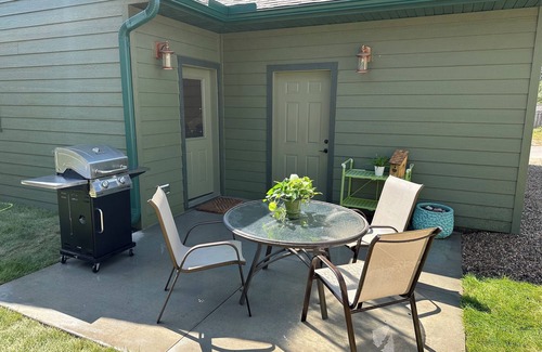 Custer House | Dreamcatcher Cottage New Home 2BR 2 Bath Garage Downtown Custer