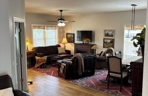 Custer House | Dreamcatcher Cottage New Home 2BR 2 Bath Garage Downtown Custer