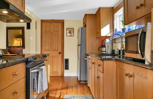 Brevard House | Dreamy Cottage for Two