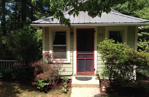 Brevard House | Dreamy Cottage for Two