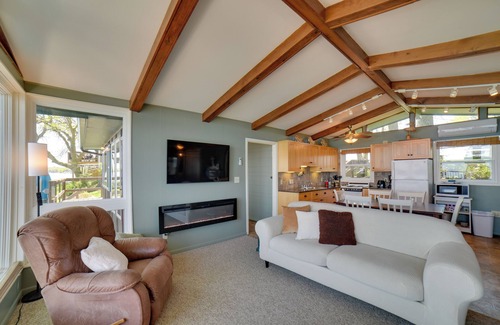 Arlington Cabin | Dreamy Lake Poinsett Cabin w/Deck, Dock & Views!